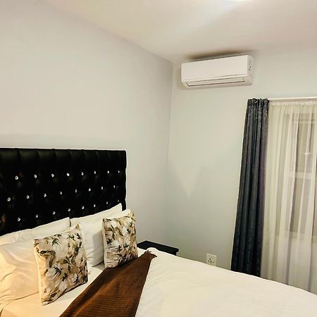 Skyfly Bed & Breakfast Манзіні Екстер'єр фото