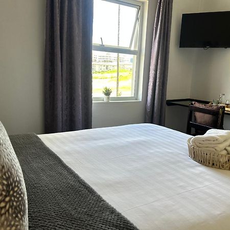 Skyfly Bed & Breakfast Манзіні Екстер'єр фото