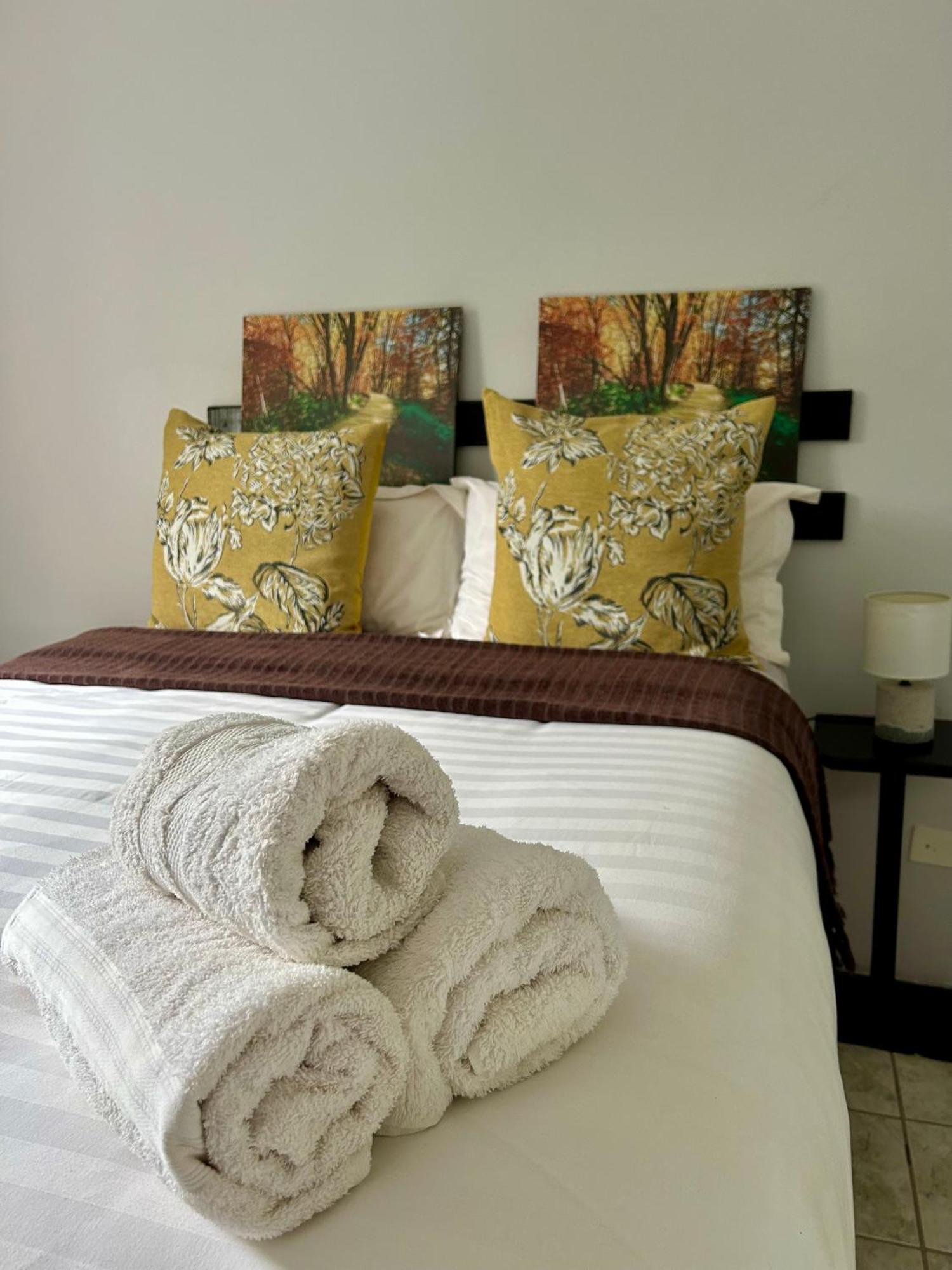 Skyfly Bed & Breakfast Манзіні Екстер'єр фото