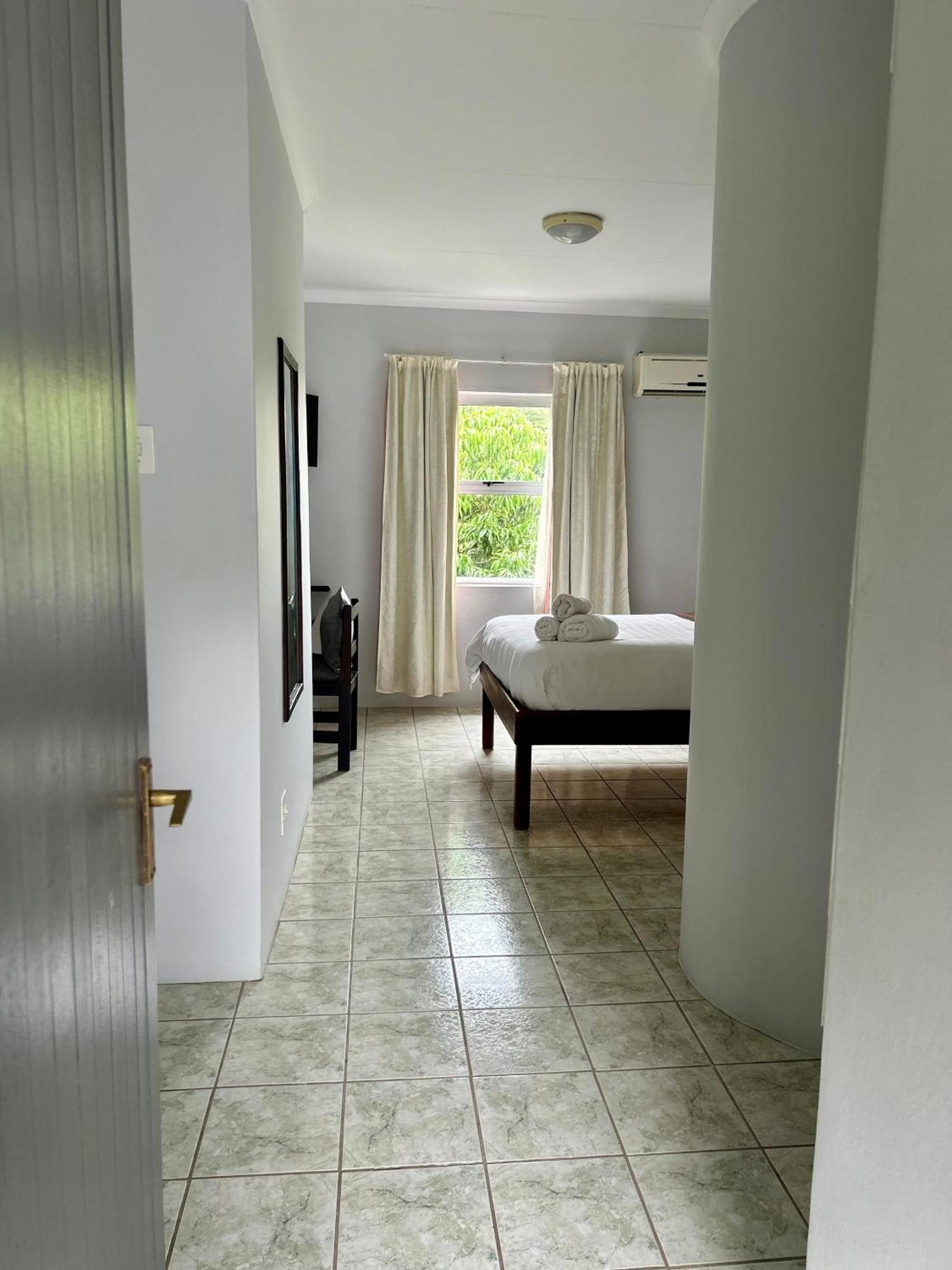 Skyfly Bed & Breakfast Манзіні Екстер'єр фото