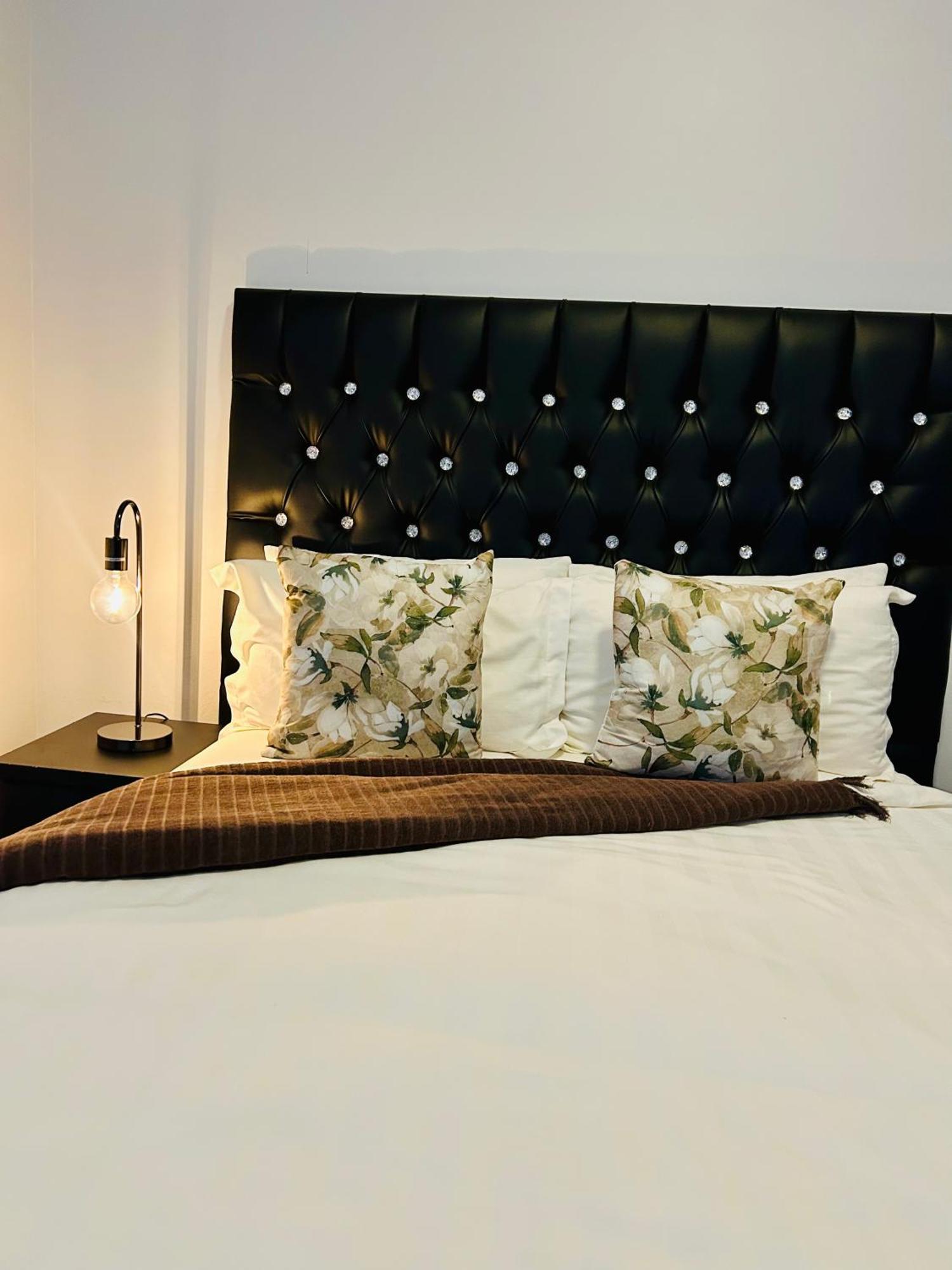 Skyfly Bed & Breakfast Манзіні Екстер'єр фото
