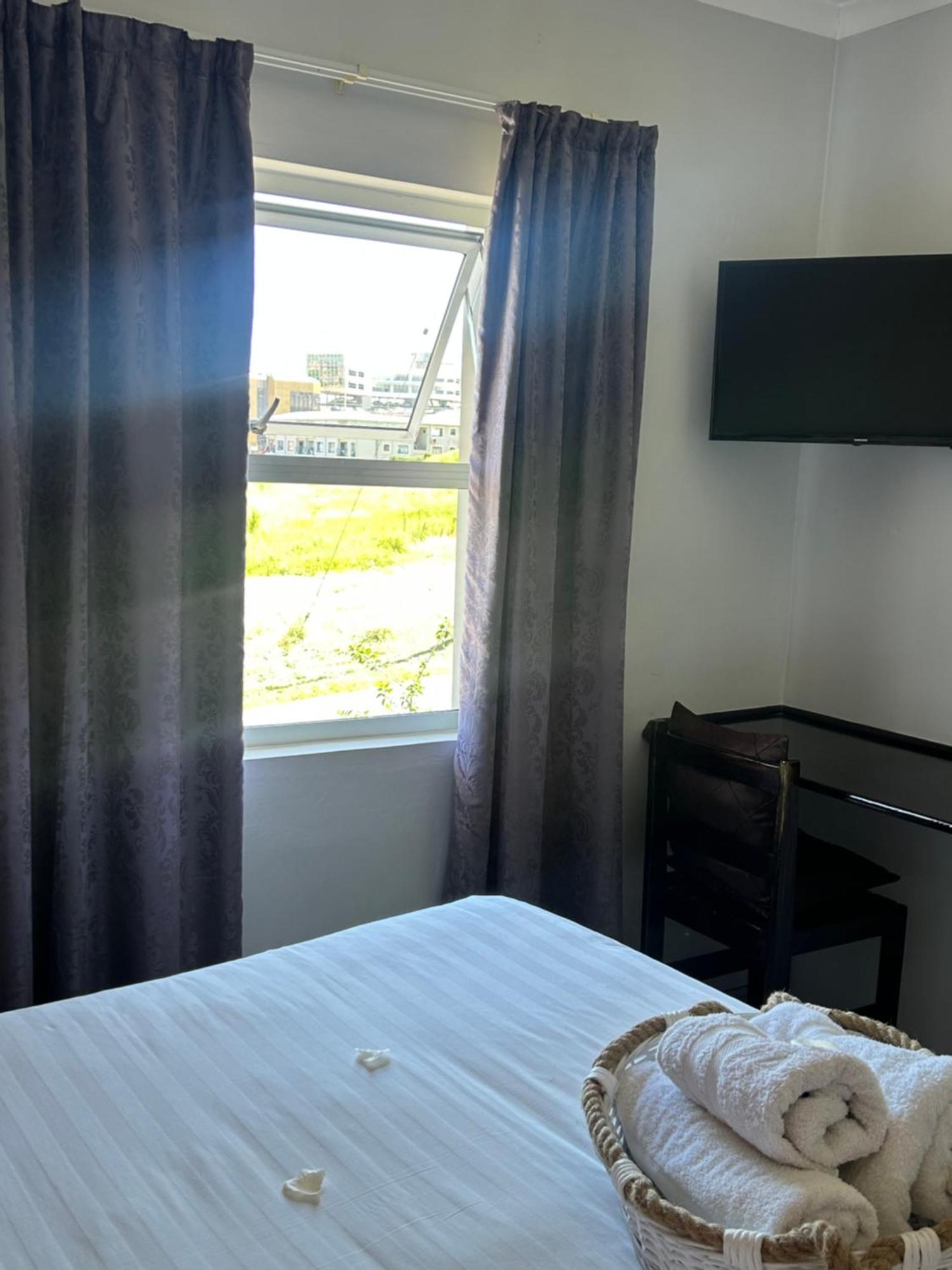 Skyfly Bed & Breakfast Манзіні Екстер'єр фото