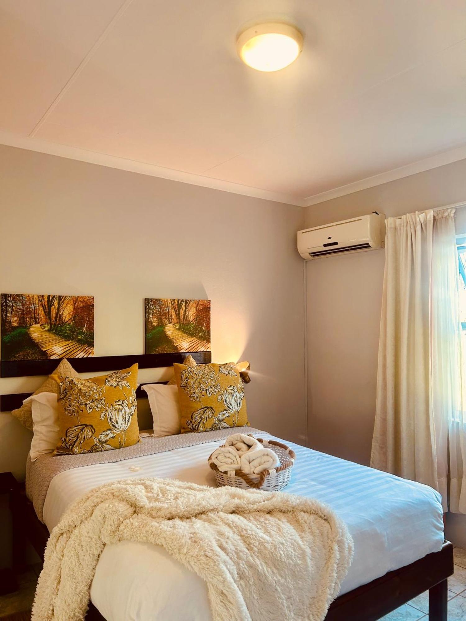 Skyfly Bed & Breakfast Манзіні Екстер'єр фото