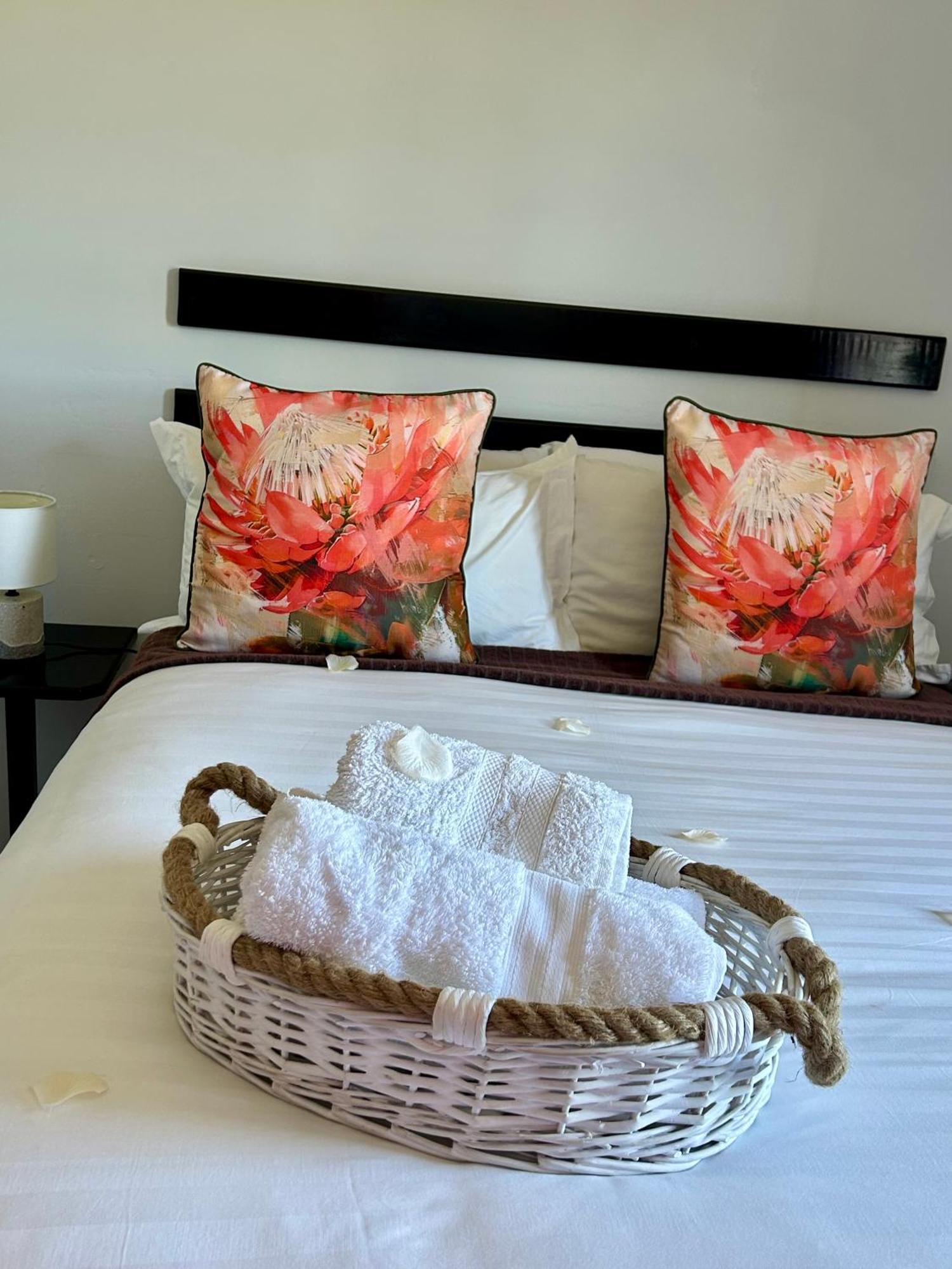 Skyfly Bed & Breakfast Манзіні Екстер'єр фото
