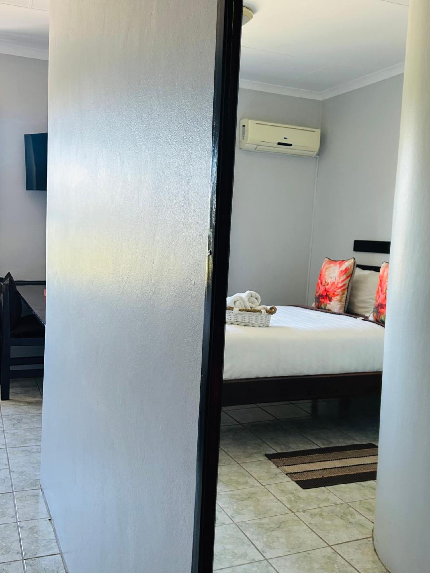 Skyfly Bed & Breakfast Манзіні Екстер'єр фото