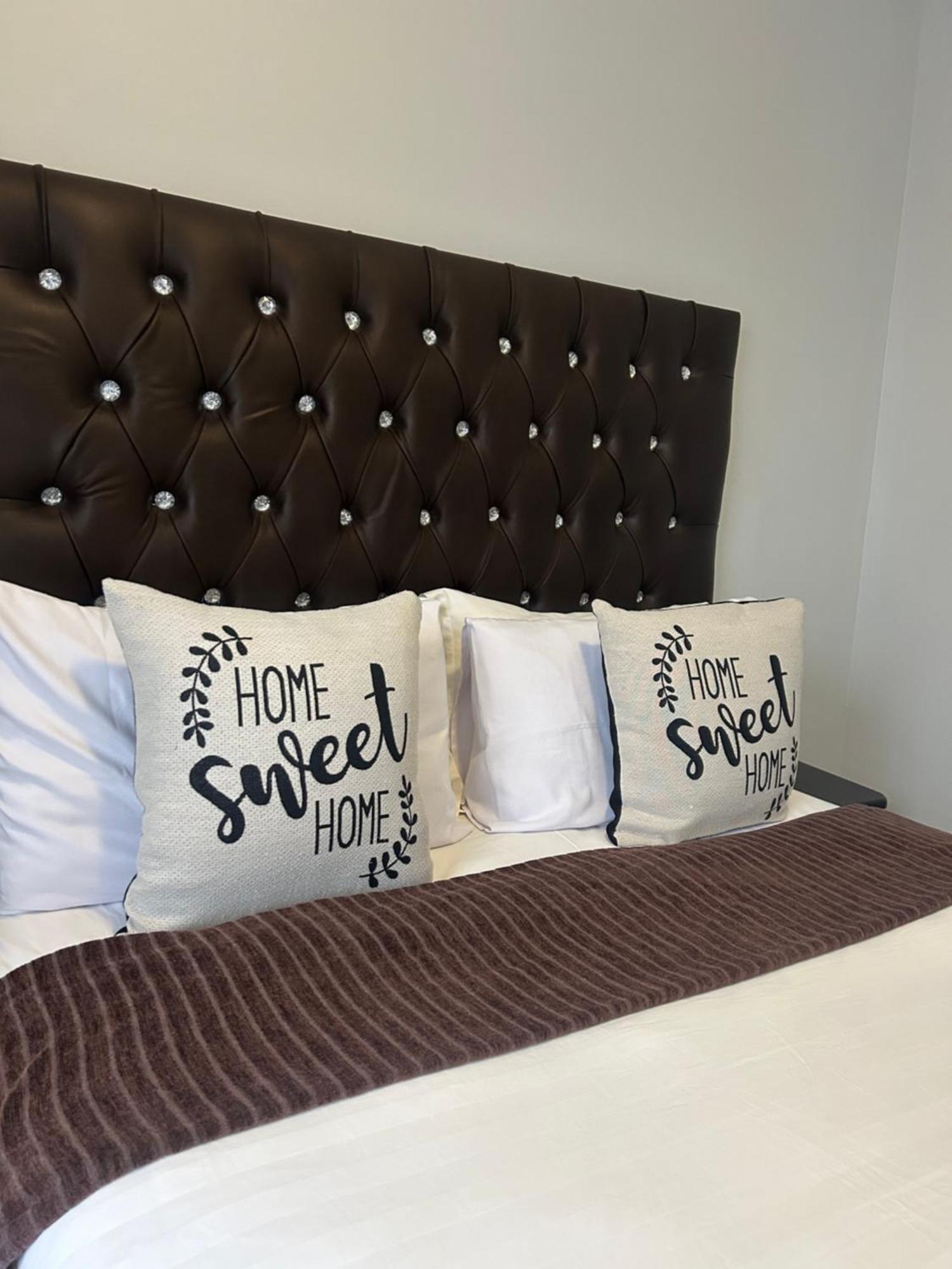 Skyfly Bed & Breakfast Манзіні Екстер'єр фото