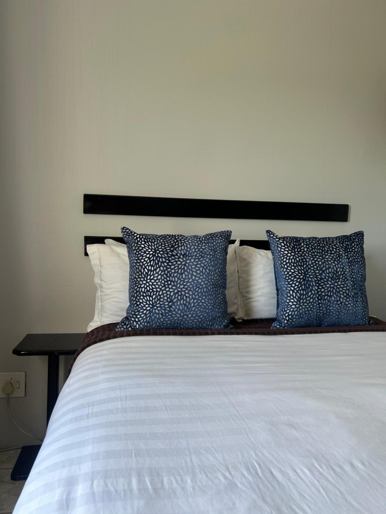 Skyfly Bed & Breakfast Манзіні Екстер'єр фото