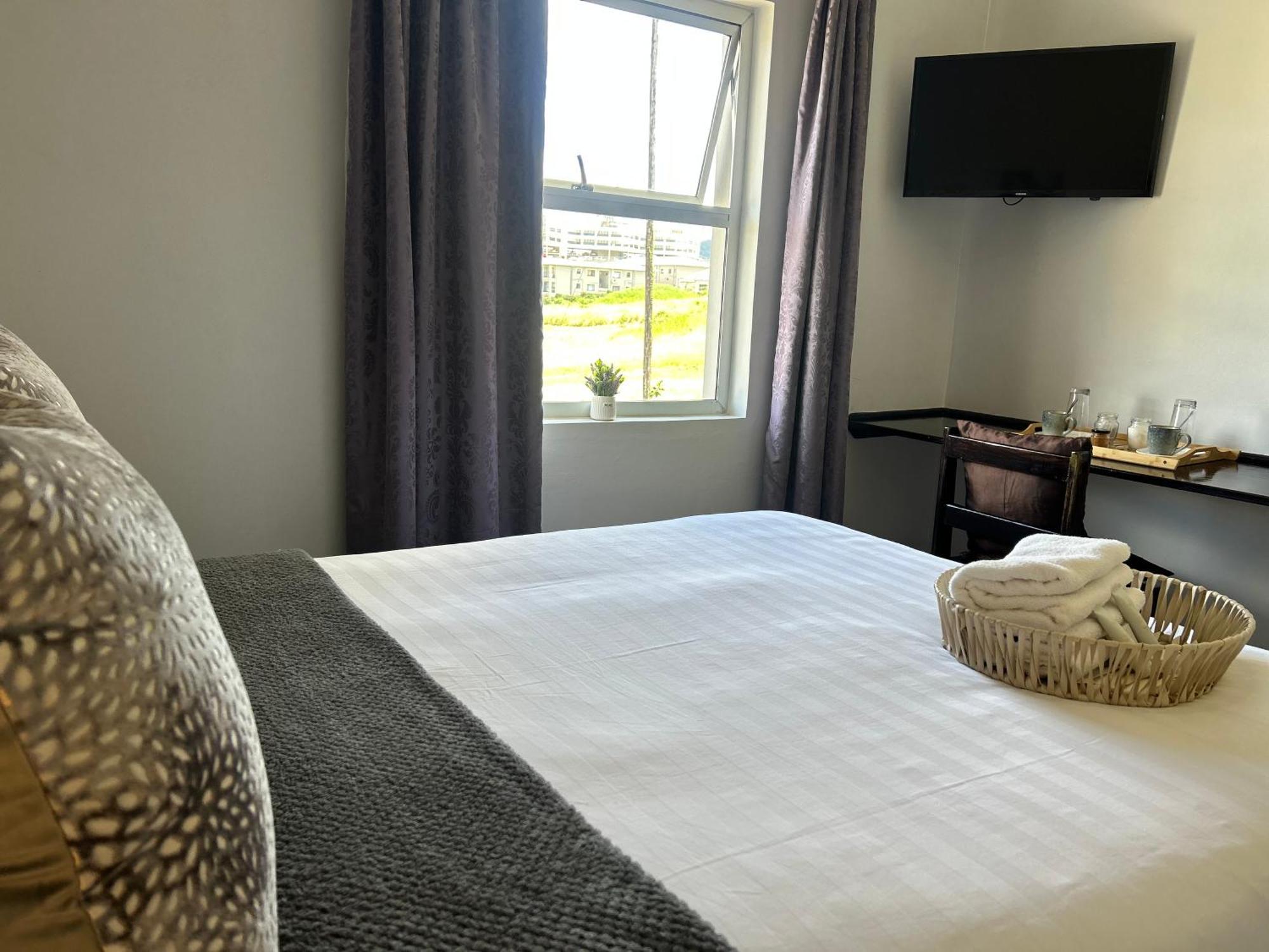 Skyfly Bed & Breakfast Манзіні Екстер'єр фото