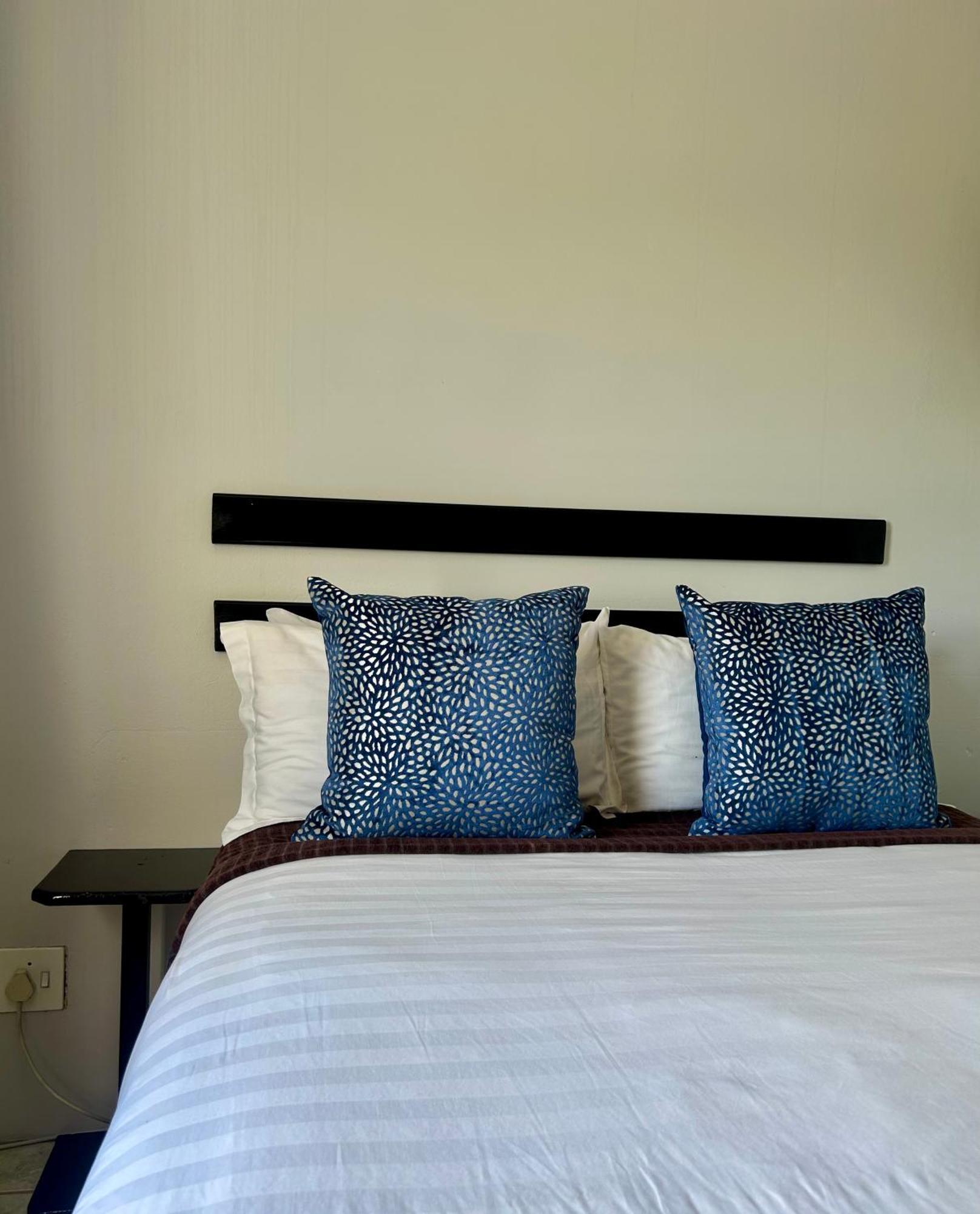 Skyfly Bed & Breakfast Манзіні Екстер'єр фото