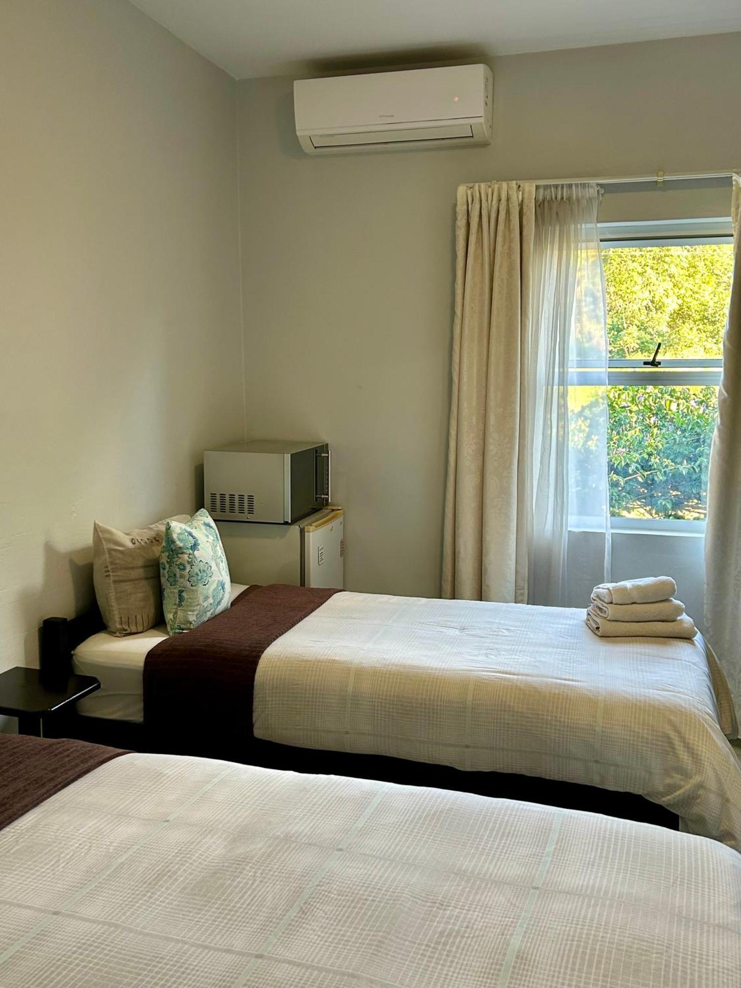 Skyfly Bed & Breakfast Манзіні Екстер'єр фото