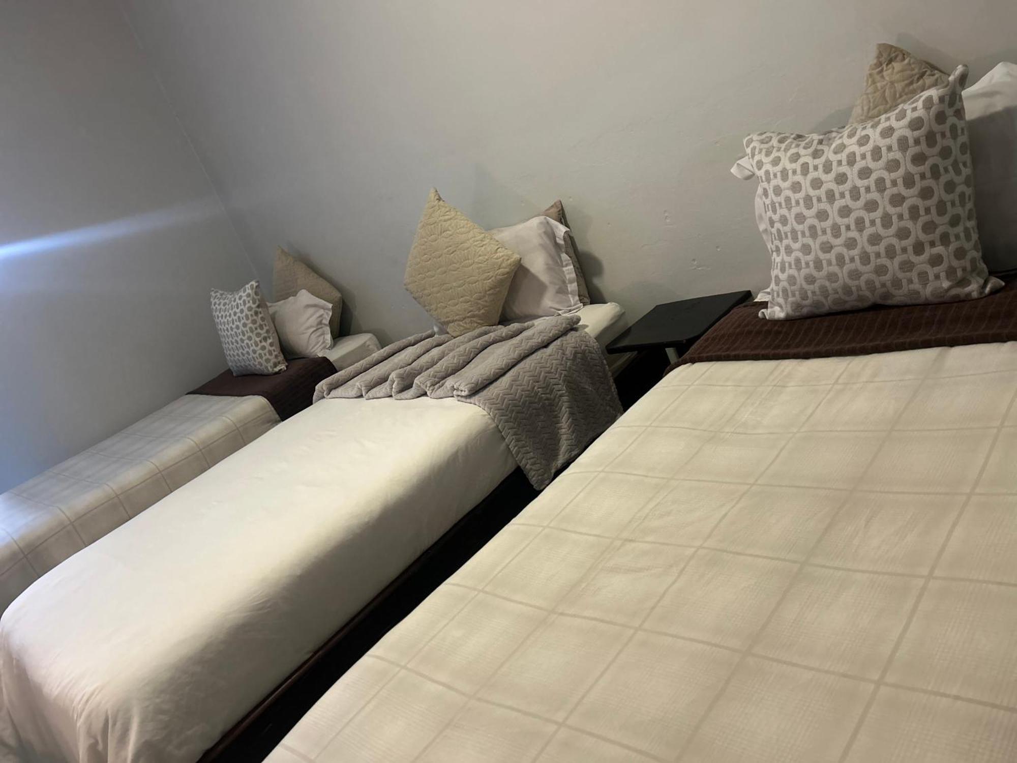 Skyfly Bed & Breakfast Манзіні Екстер'єр фото