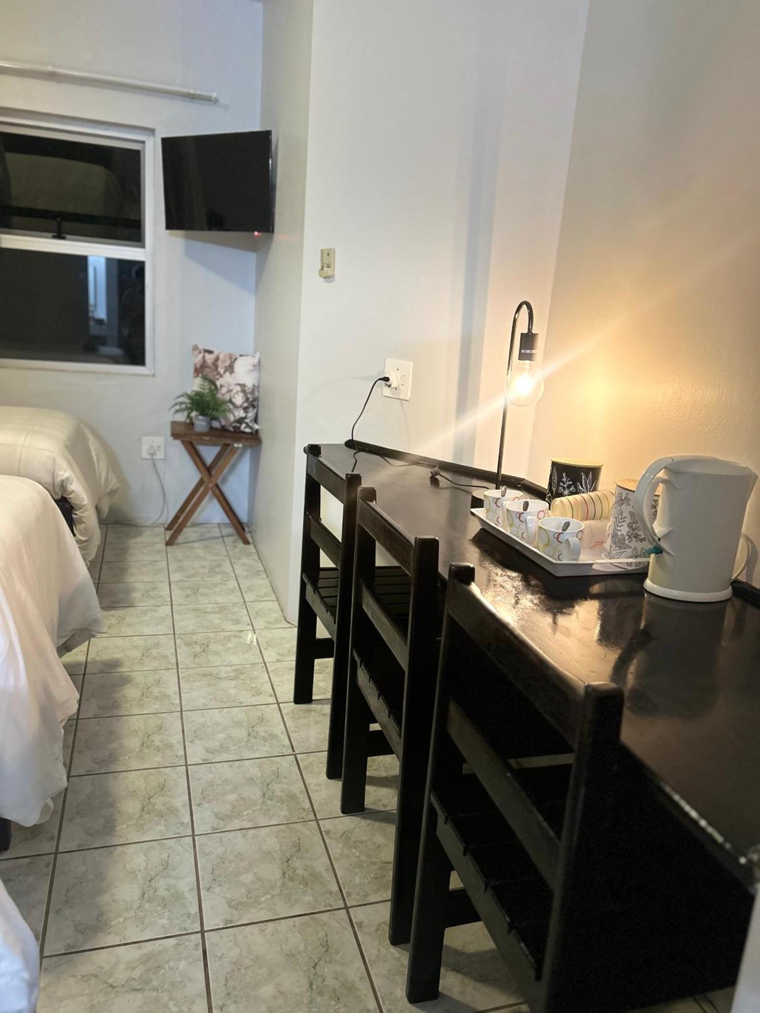 Skyfly Bed & Breakfast Манзіні Екстер'єр фото