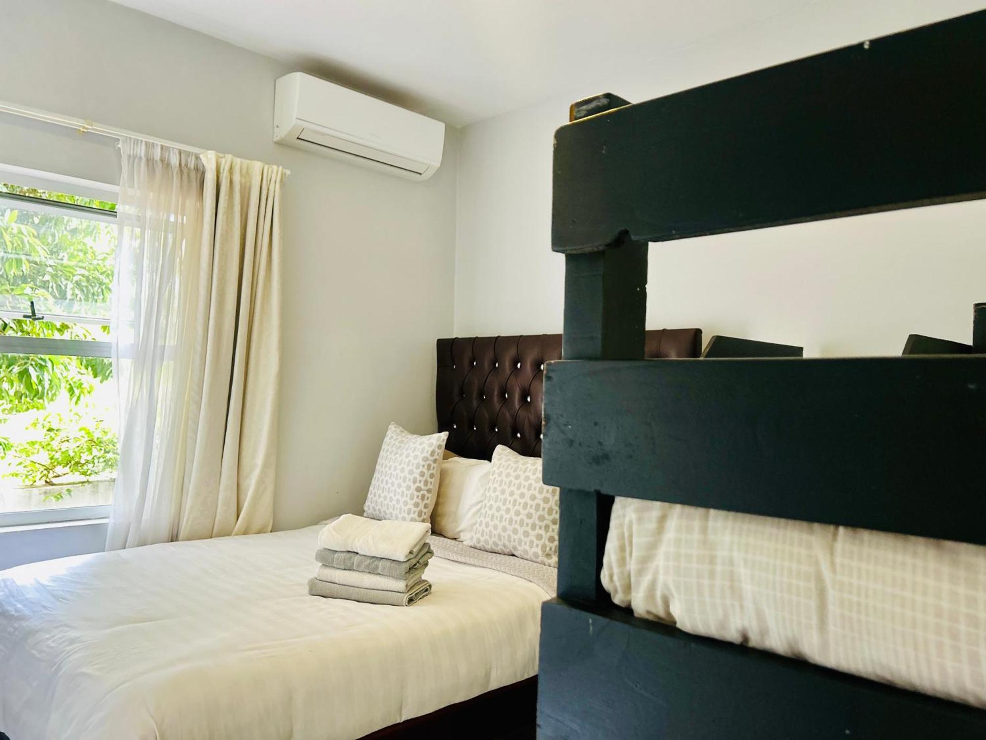 Skyfly Bed & Breakfast Манзіні Екстер'єр фото