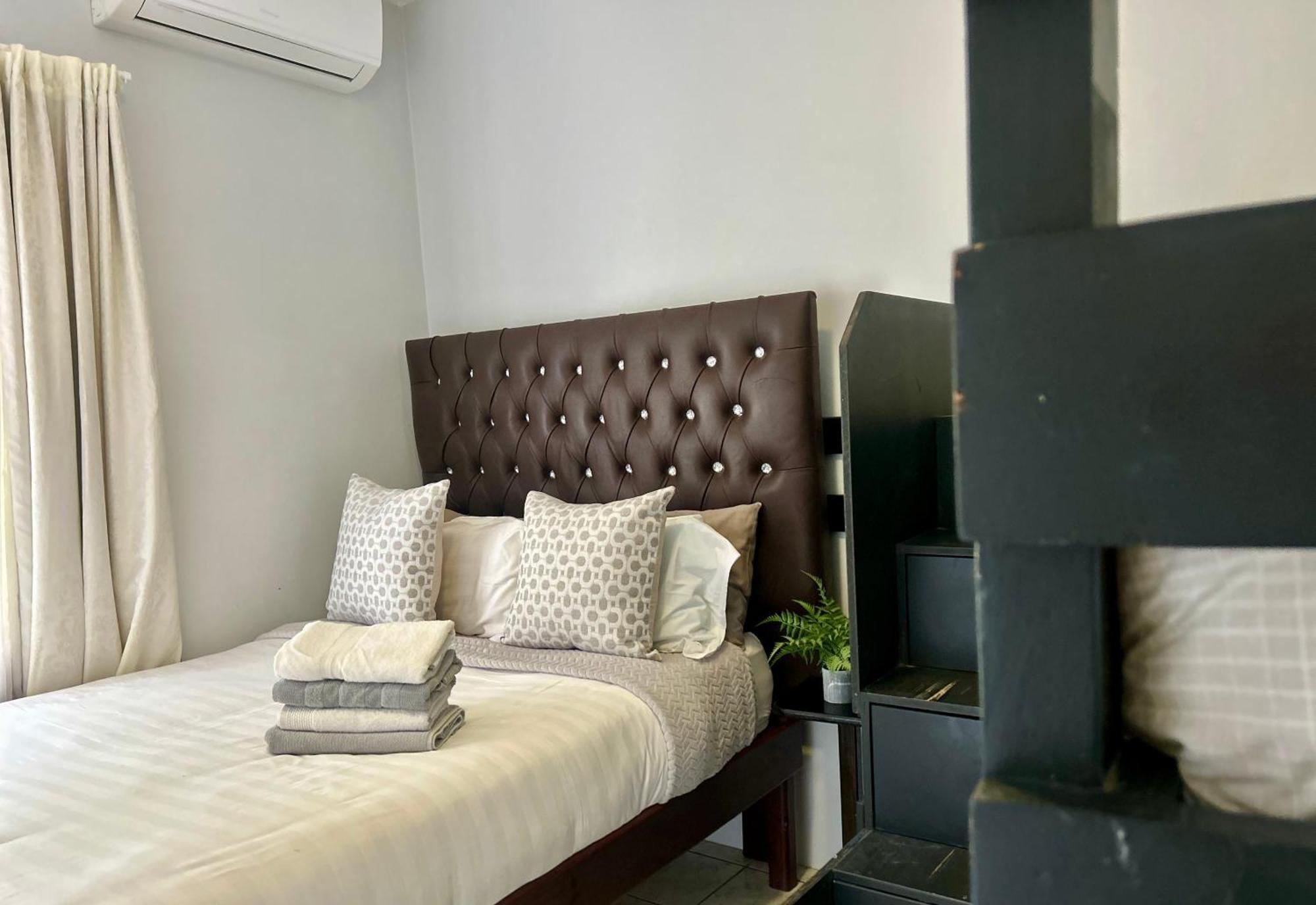Skyfly Bed & Breakfast Манзіні Екстер'єр фото