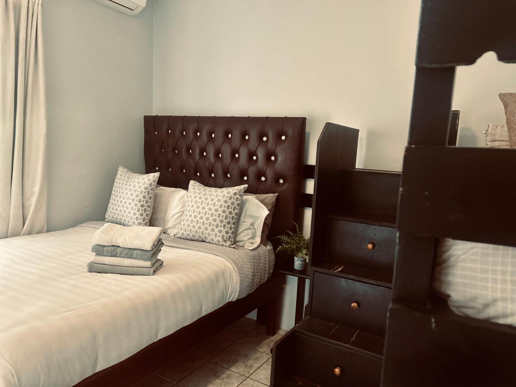 Skyfly Bed & Breakfast Манзіні Екстер'єр фото