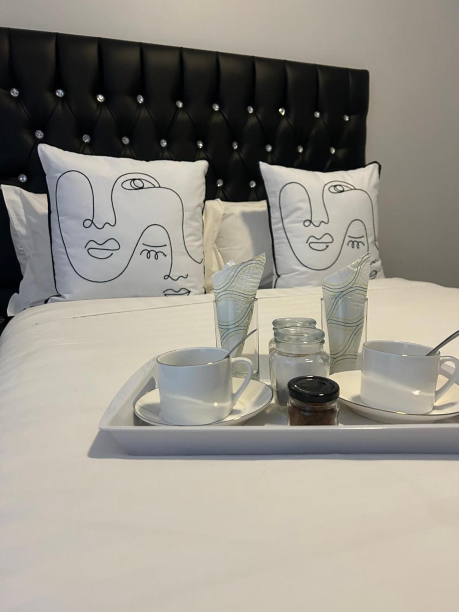 Skyfly Bed & Breakfast Манзіні Екстер'єр фото